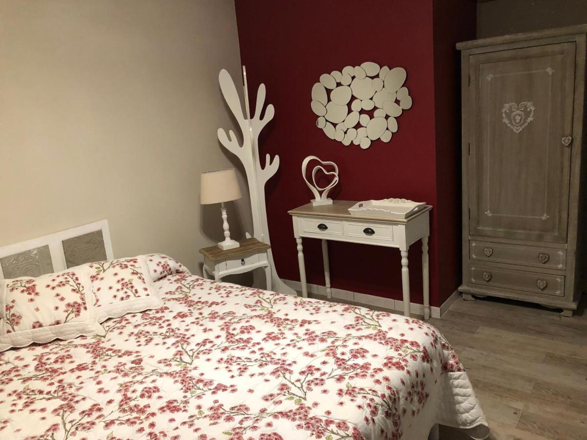 Bed and Breakfast Lagalerne Neuville-du-Poitou Esterno foto