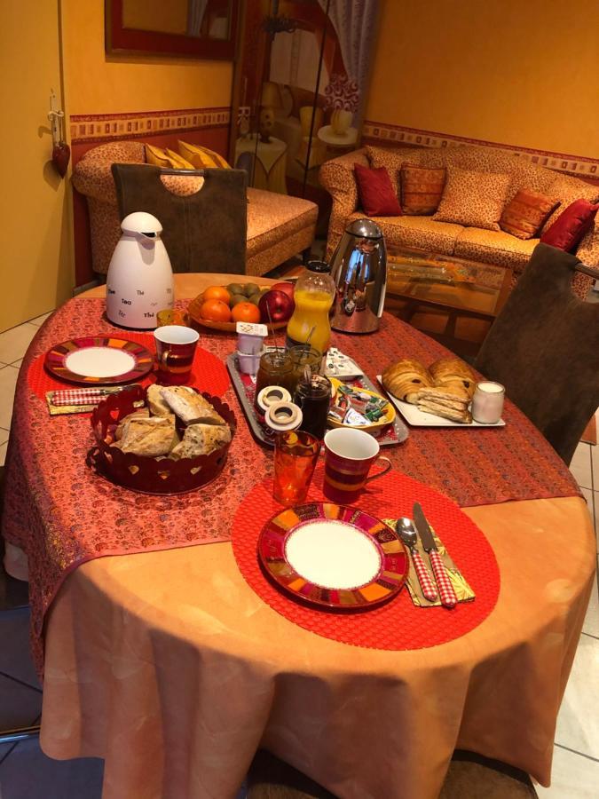 Bed and Breakfast Lagalerne Neuville-du-Poitou Esterno foto